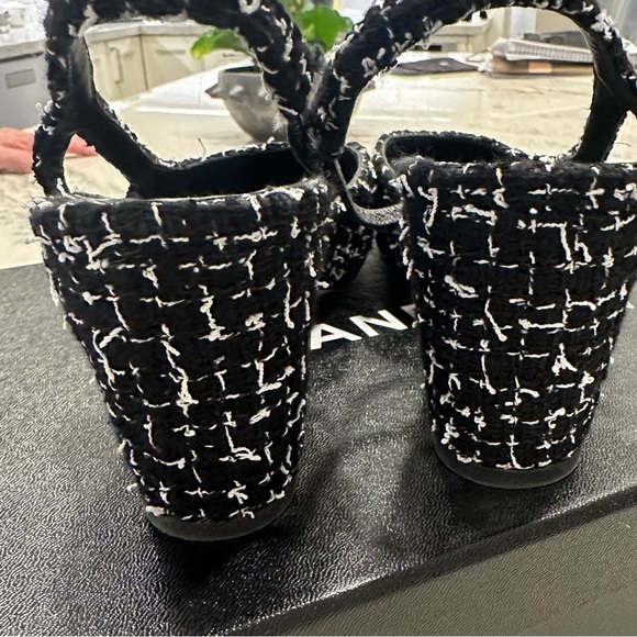 Authentic Chanel Slingback - Picture 4 of 7